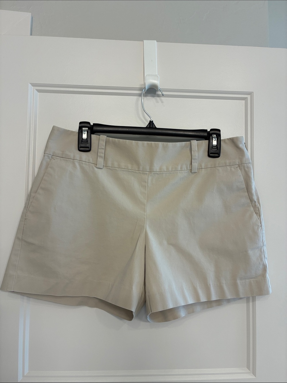 Ann Taylor Women's Beige Shorts Size 8